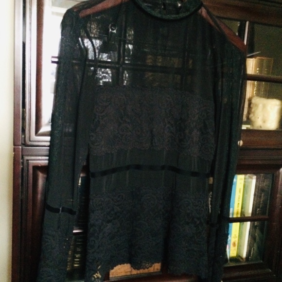 Ladies/girls - A Gorgeous Le Chateau Black lace, mesh and satin blouse - S - Picture 5 of 8